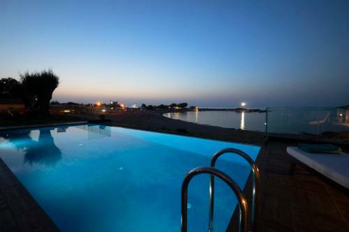 Villa Stavros Beachfront Homeleader