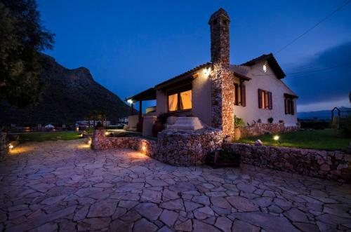 Villa Stavros Beachfront Homeleader