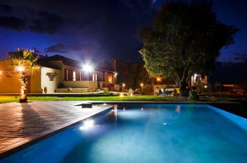 Villa Stavros Beachfront Homeleader