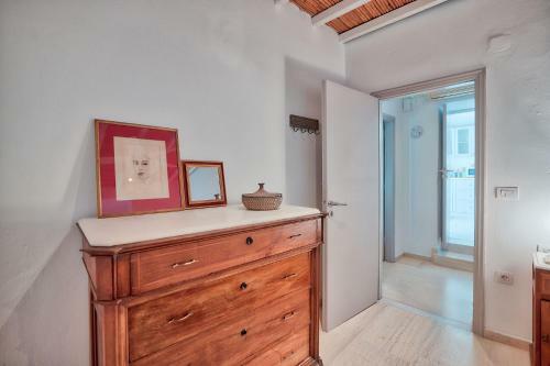 Kastro House