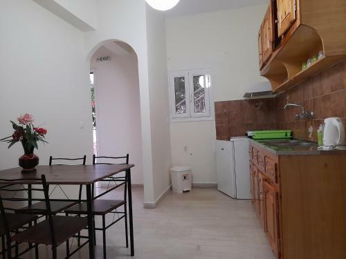 Angelos Apartment's