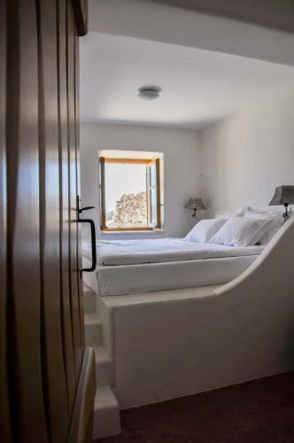Pambelos Lodge