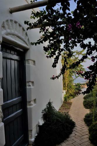 Pambelos Lodge