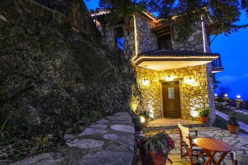 Hostal Voreio Selas