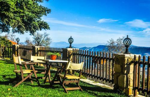 Hostal Voreio Selas