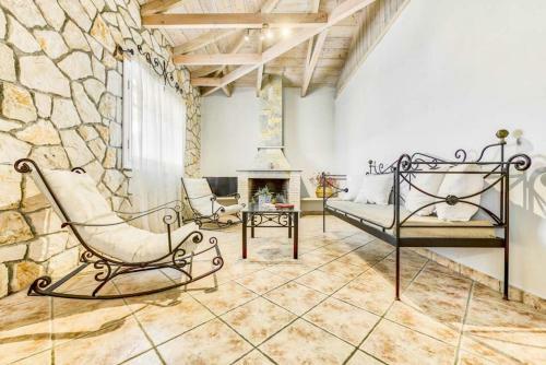 Villa Marathonisi With Private Pool