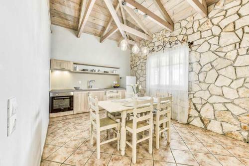 Villa Marathonisi With Private Pool