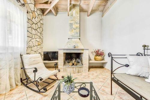 Villa Marathonisi With Private Pool