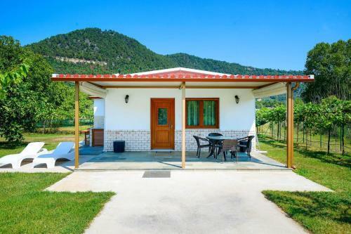 Semiramis Cottage