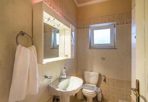 Villa Helen 200m From The Beach In Tersanas