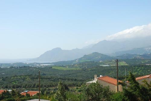 Villa With A Pool In Lefkogia