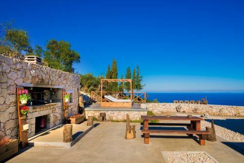 Nikolakos Villa