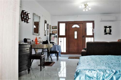 Sissy Apartments By The Sea