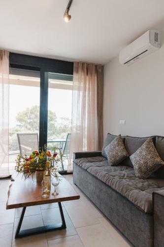 Ariti Luxury Apartment, Nikiana