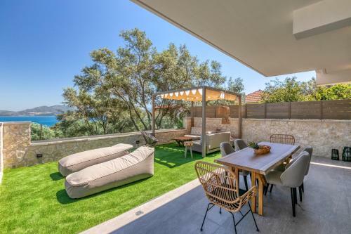 White Rock Villas Nikiana