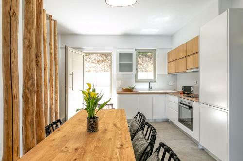 White Rock Villas Nikiana