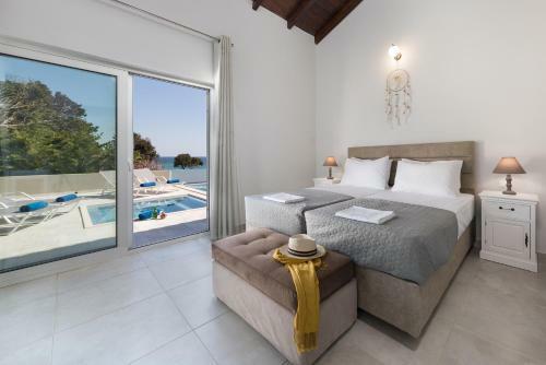 Villa Alonaki Bay