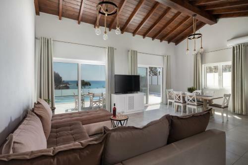 Villa Alonaki Bay