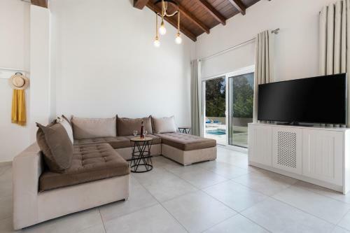 Villa Alonaki Bay