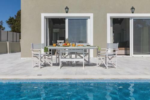 Villa Alonaki Bay