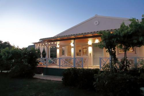 Blue Sky Cottage, Kanouli Beach