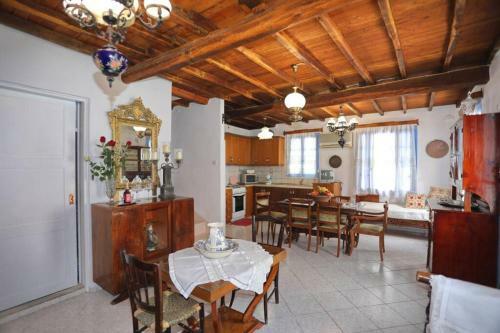 Alexandras Traditional House In Skopelos Centre