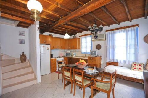 Alexandras Traditional House In Skopelos Centre