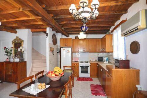 Alexandras Traditional House In Skopelos Centre