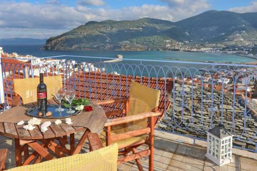 Alexandras Traditional House In Skopelos Centre