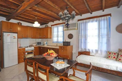 Alexandras Traditional House In Skopelos Centre