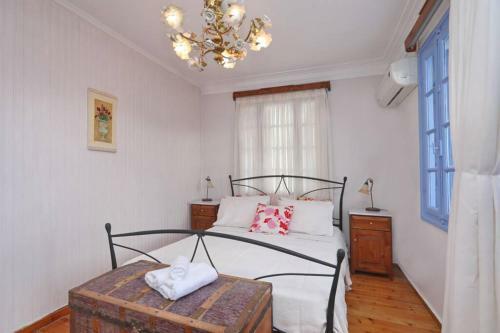 Alexandras Traditional House In Skopelos Centre