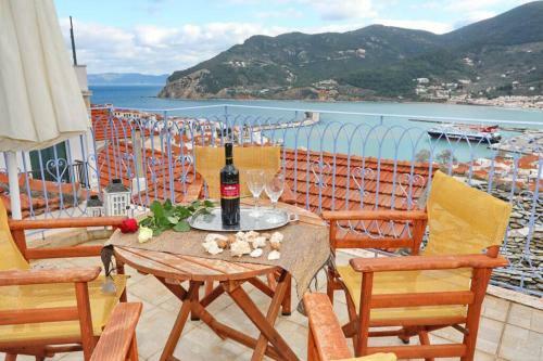 Alexandras Traditional House In Skopelos Centre