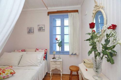 Alexandras Traditional House In Skopelos Centre