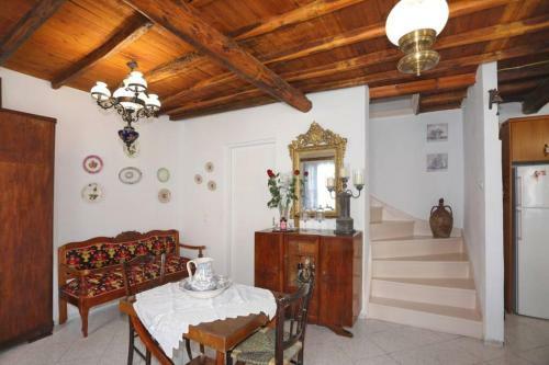Alexandras Traditional House In Skopelos Centre