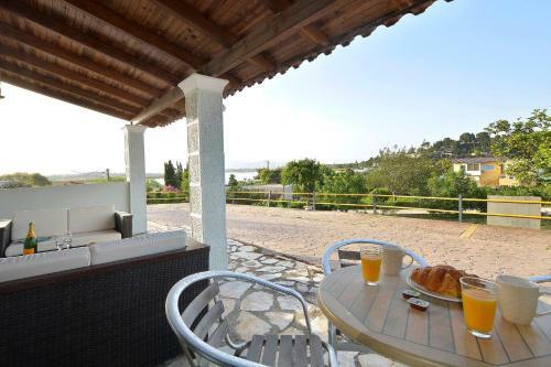 Nisos Family House