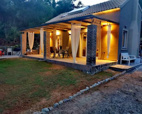 Anna's Cottage House