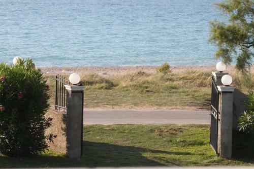 Villa Angela, Seafront Apartments, Almiros Beach