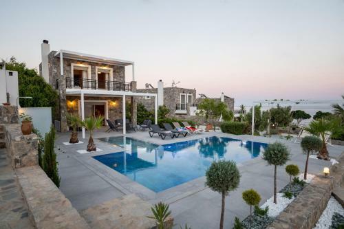 Achlia Beach Villa