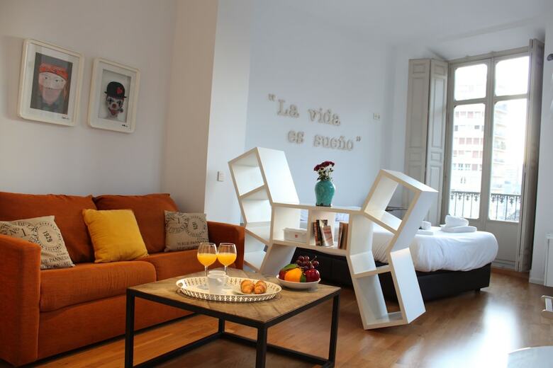 Life Apartments Calder�n