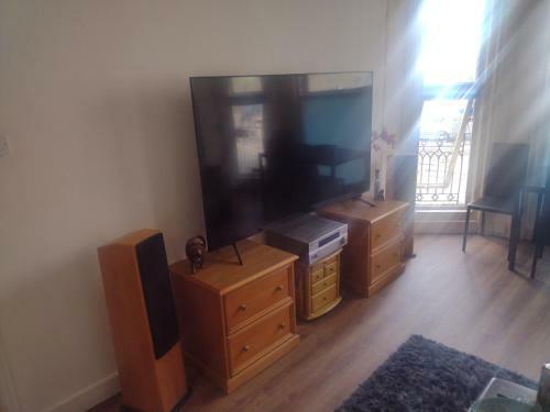 Two Bedroom Apartment One Minute From The Beach.