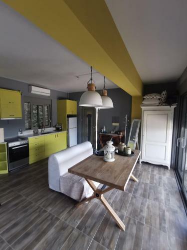 Comfy Kourouta Apartment & Suite