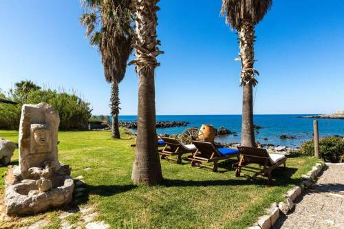 Villa Proto Helidoni - A Cozy Beachfront Villa