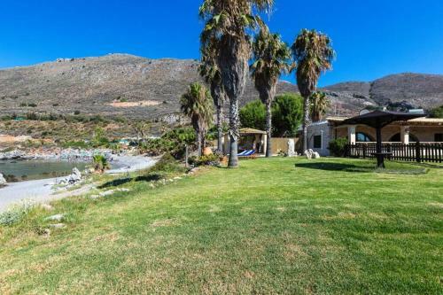 Villa Proto Helidoni - A Cozy Beachfront Villa