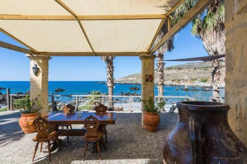 Villa Proto Helidoni - A Cozy Beachfront Villa