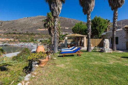 Villa Proto Helidoni - A Cozy Beachfront Villa