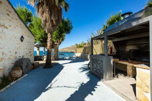 Villa Proto Helidoni - A Cozy Beachfront Villa