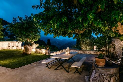 Siora Tanto Rustic Villa