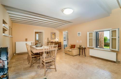 Siora Tanto Rustic Villa