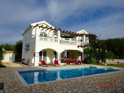 Spacious 5 Bed Villa With Pool In Kefalonia