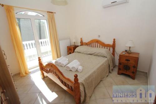 Spacious 5 Bed Villa With Pool In Kefalonia